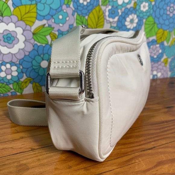 Lululemon  Ivory White Crossbody Camera Bag 2L - Picture 2 of 15